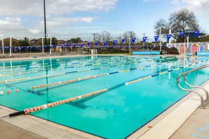 image-for-outdoor-pool-winter-operating-hours